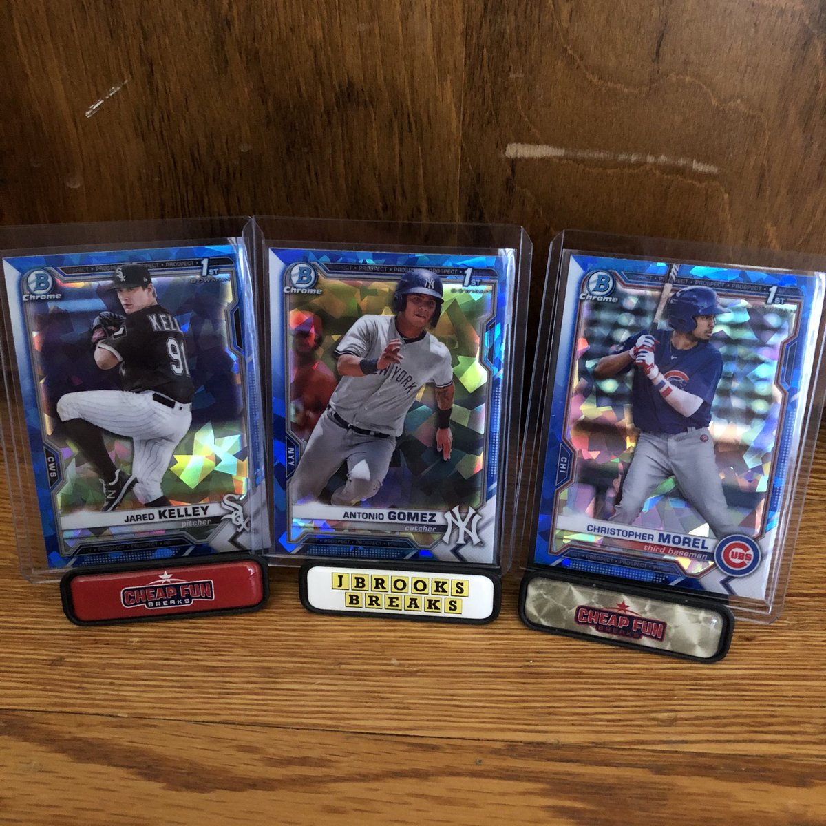 StillKickCards's tweet photo. Two boxes, three autos including two color autos. Wander, Jasson, a Heston green, and a bunch of other great pulls! Lookie what I got in the mail today! I wonder what goodies we will find inside! @CardPurchaser @Topps #Bowman #BowmanChrome #BowmanChromeSapphire #BaseballCards https://t.co/N3op8HS8uU