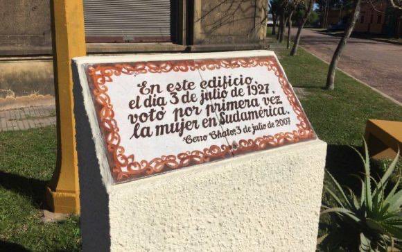 beatrizargimon's tweet photo. Hoy, 94 años después recordamos la primera vez que una mujer votó en América del Sur, fue en nuestro país, en un plebiscito local en Cerro Chato. 
Aquí recuerdos de una recorrida por el museo ubicado en la casa donde sucedió👇🏼 https://t.co/FBCqRxPBJS