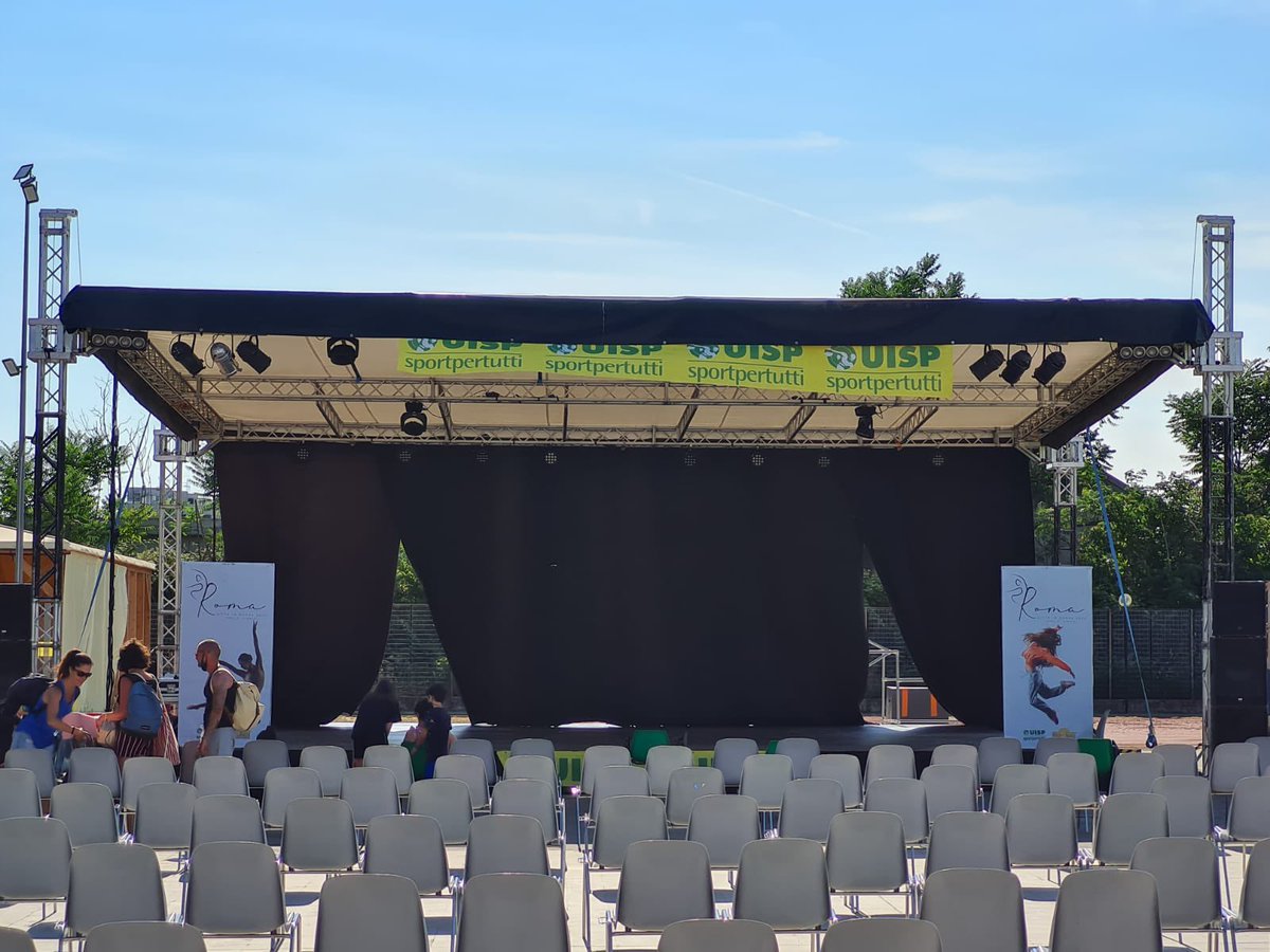 UispNazionale's tweet photo. Finale di #CITTÀINDANZA @UispNazionale a Roma: è tutto pronto all’impianto Fulvio Bernardini @UispRoma per accogliere una grande festa di musica e ballo, con 600 partecipanti da tutta Italia. Dalle 20.30 segui la diretta su #Facebook Uisp Danza e Uisp Nazionale https://t.co/uJlxHYnrGi