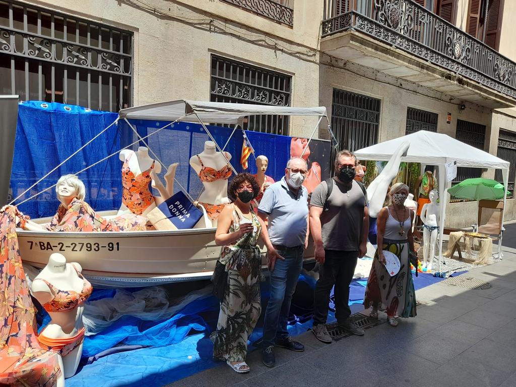 pscsantandreu's tweet photo. Acompanyant al comerç de proximitat associat en la seva festa al carrer. @eixcomercial #barcelonamaisatura #compraaprop https://t.co/TRiFNsRE3Y