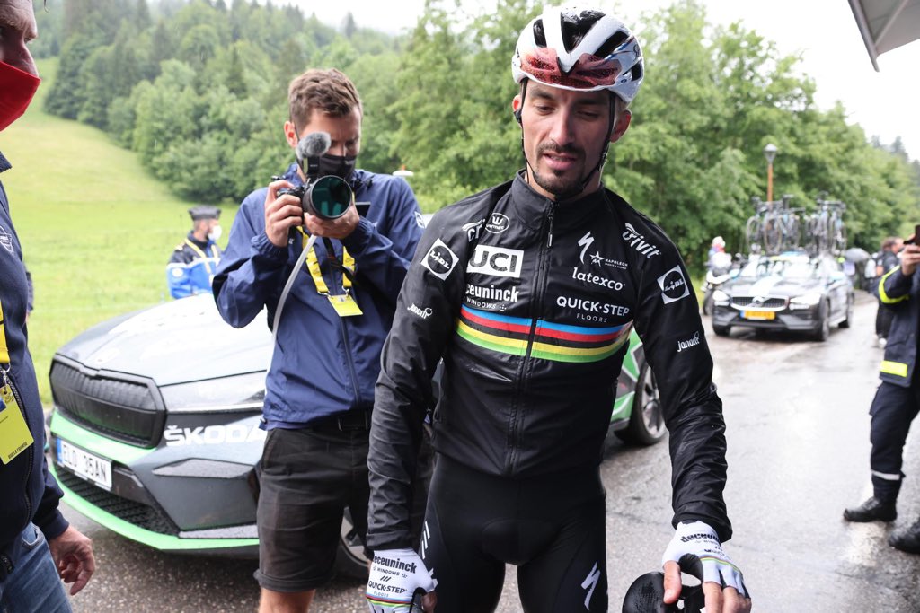 Follow us and RT this picture for a chance to get a Pro Cycling Manager 2021 game key!