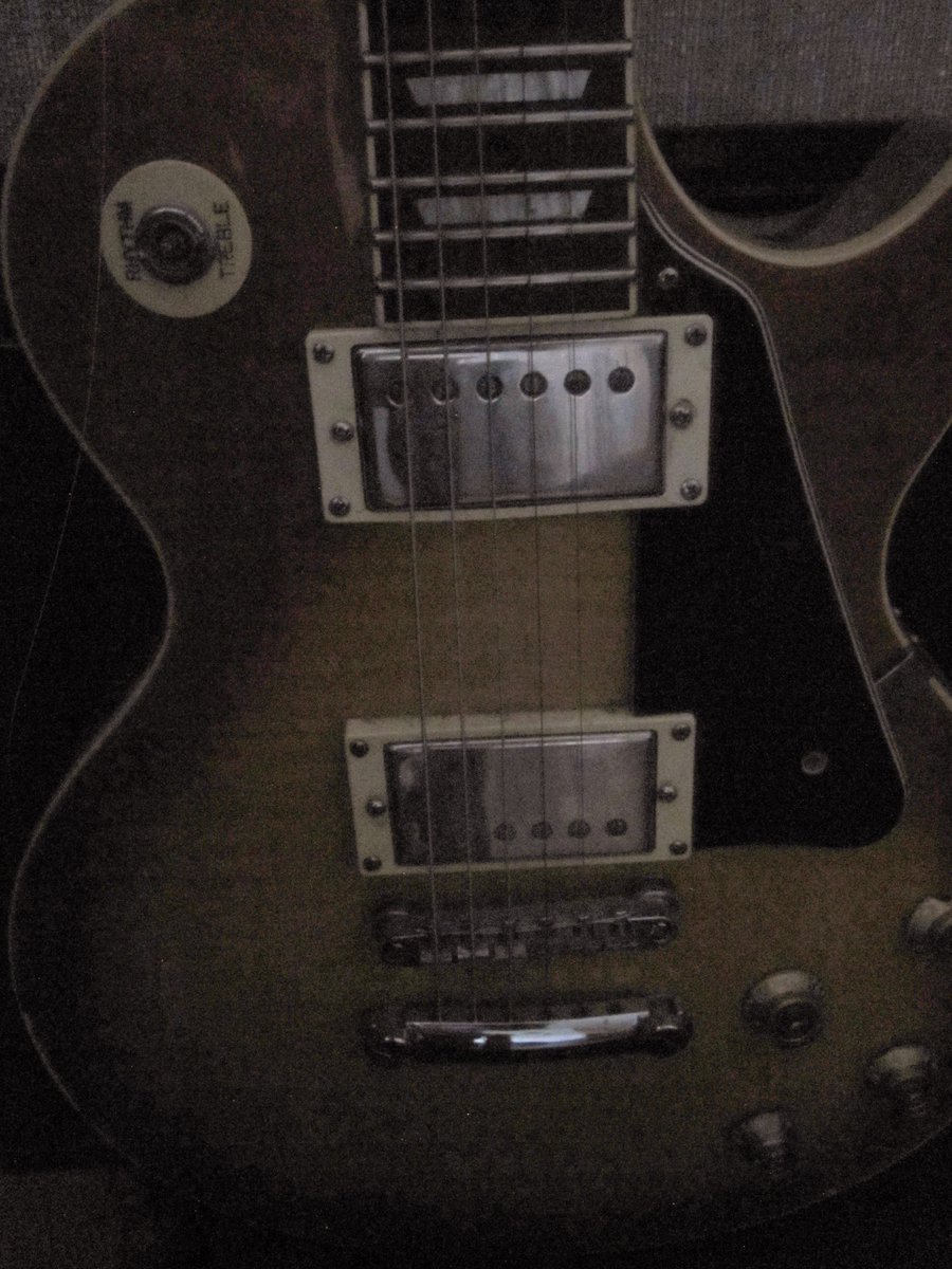 BoddickerThe's tweet photo. Some of my instruments; Early 1970s Ibanez Stratocaster, Epiphone Les Paul, Harmonica, 5-string banjo.
#Ibanez #IbanezStratocaster #epiphone #LesPaul #5stringbanjo #banjo #harmonica #Capo #TubeScreamer #Instruments #myGears #gears #Ampeg #Marshall #microamp #guitars https://t.co/FJrn2WvM65