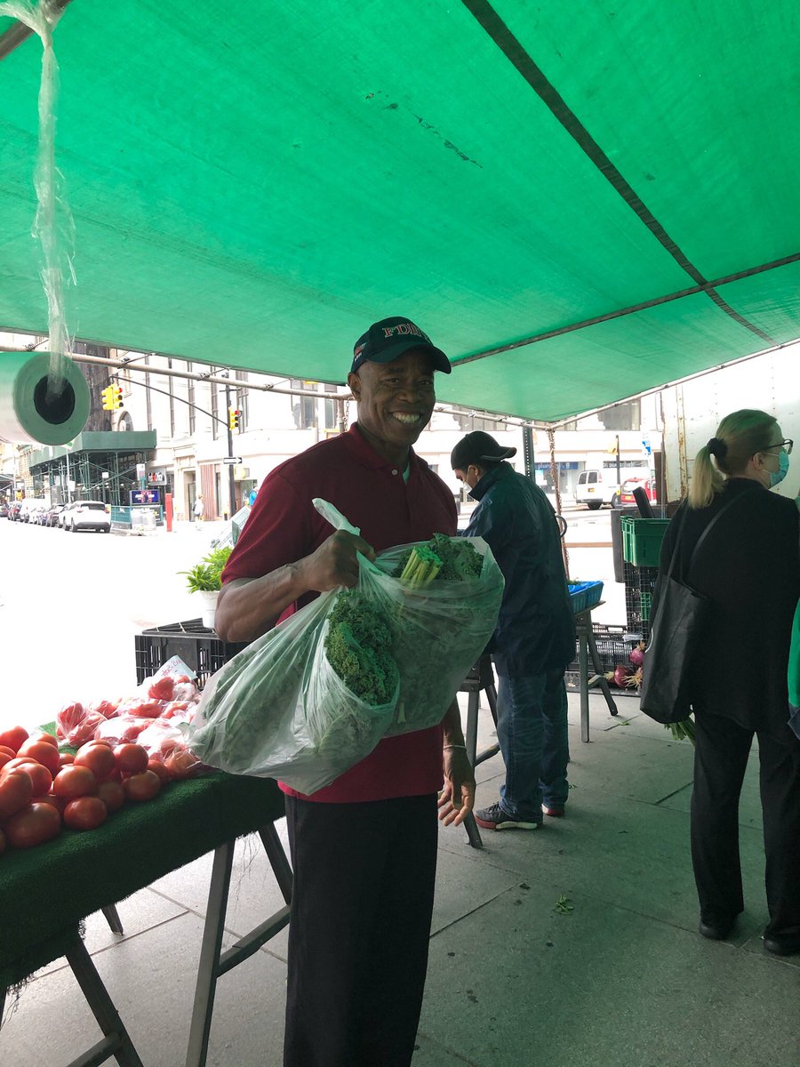 ericadamsfornyc's tweet photo. It's great to be back at my favorite farmers' market buying some fresh Kale on a Saturday morning 🥬🥬 https://t.co/qzMGunXgXY