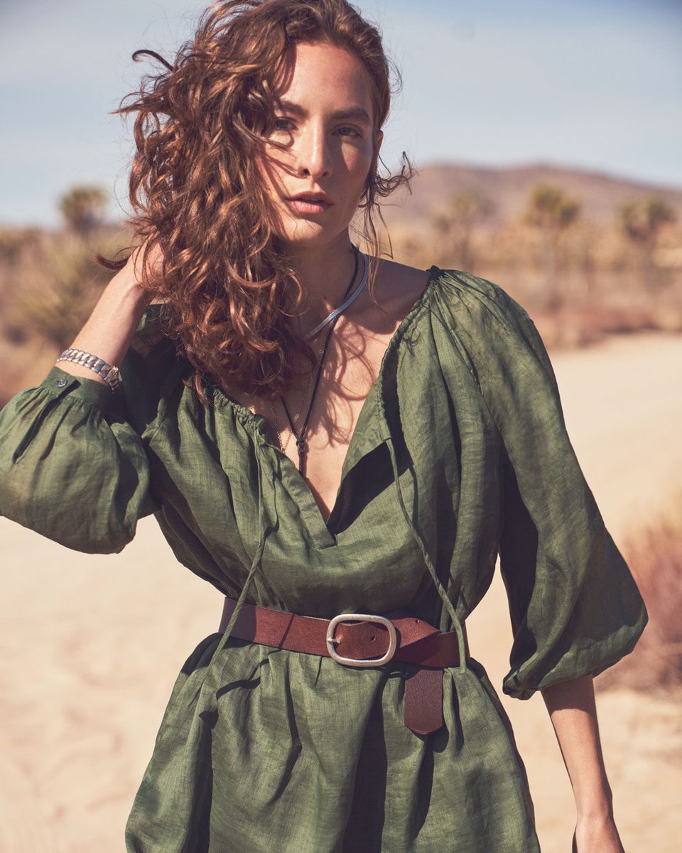 A scene in green. 

<a href="/bananarepublic/">Banana Republic</a>
.
.
.
.
.
#FashionDrive 
#itsbanana 
#ootd 
#fashion 
#fashionista 
#style 
#look 
#bananarepublic 
#causalstyle 
#outfit