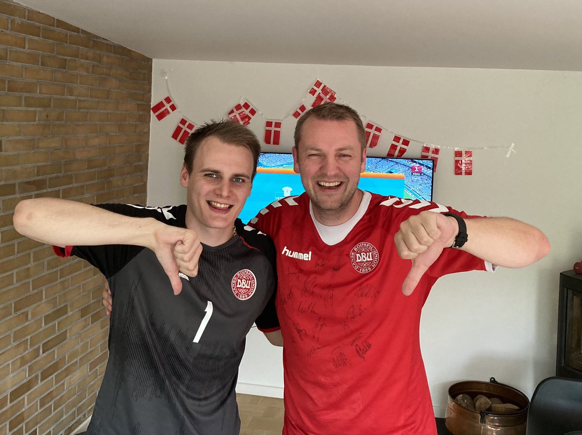 vidforle's tweet photo. Klubhuset er ikke Soucek fans i dag!
@FrederikIngema1 #holdet #EURO2020 #emmanager https://t.co/G1pBj7vk4c