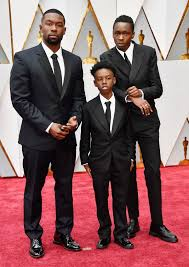merlinpapin3's tweet photo. On souhaite un Bon Anniversaire à #AlexRHibbert qui a 17 ans il était le formidable Little dans le film #Moonlight Oscar du meilleur , et dans la série #TheChi
@Jouxplane83 @FredOL69007 https://t.co/GuJxMquRrv