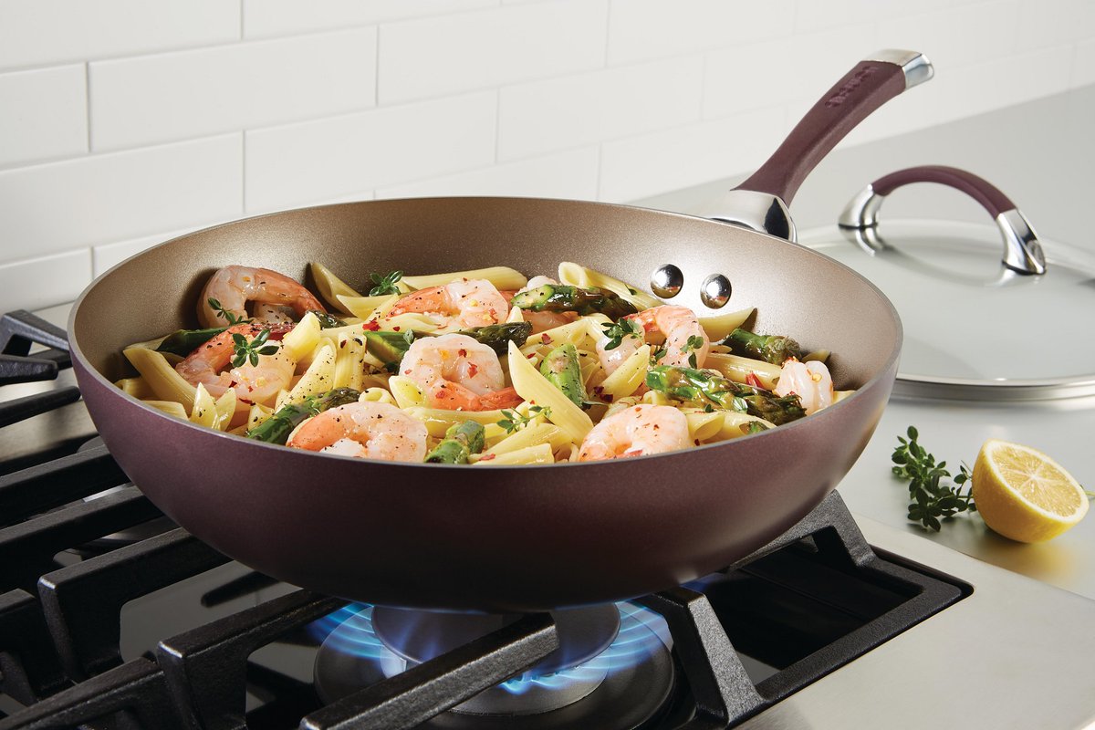 Take this as a sign for new kitchen gear. 🍳 Save 20% on Circulon best sellers during our Friends &amp; Family Event with code FRIENDS.

Shop Best Sellers: bit.ly/2SQOwEd