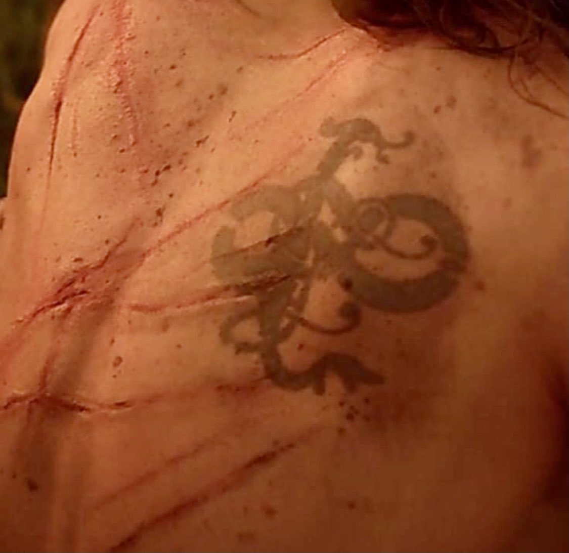 [Returning home from a ride in the Highlands, he sought out <a href="/IridineQueen/">Queen Adele Vohn | parody</a> go help him clean his back.] 

Lonan got spooked by a snake and threw me off. I’ve called for a healer but can you help put some salve on until they arrive?