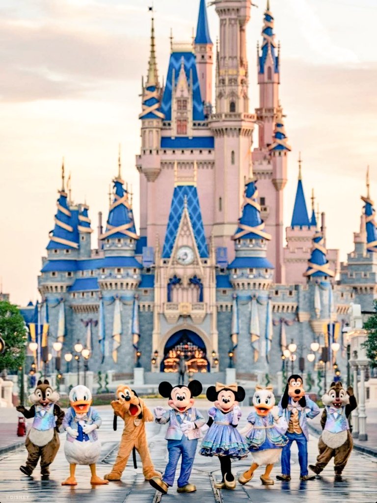 DrewDisneyDude's tweet photo. This is one of the best photos Disney has ever released. 😍 https://t.co/XooPQZVlBI