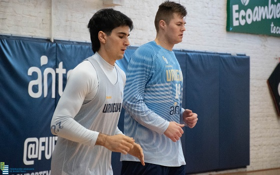 #SELECCIÓN | SI LA PATRIA ME LLAMA

Zygimantas Riauka ya comenzó su proceso de nacionalización mientras que Dominique Morrison expresó en sus redes sociales que le encantaría sumarse a la Selección Uruguaya.

✍️ <a href="/CRossiello32/">Claudio Rossiello</a>
📝 basquetcaliente.com/2021/07/03/si-…