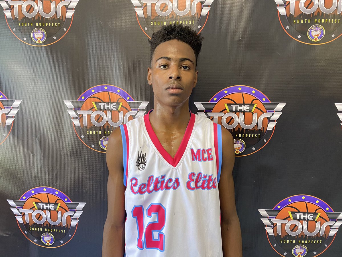 HoopFestsTour's tweet photo. 2024 Jakobi Thompson @Solo_kobii lead his team Mississippi Celtics Elite to a victory and game high 21 points! 

📍Southern HoopFest https://t.co/pPumIBJURX