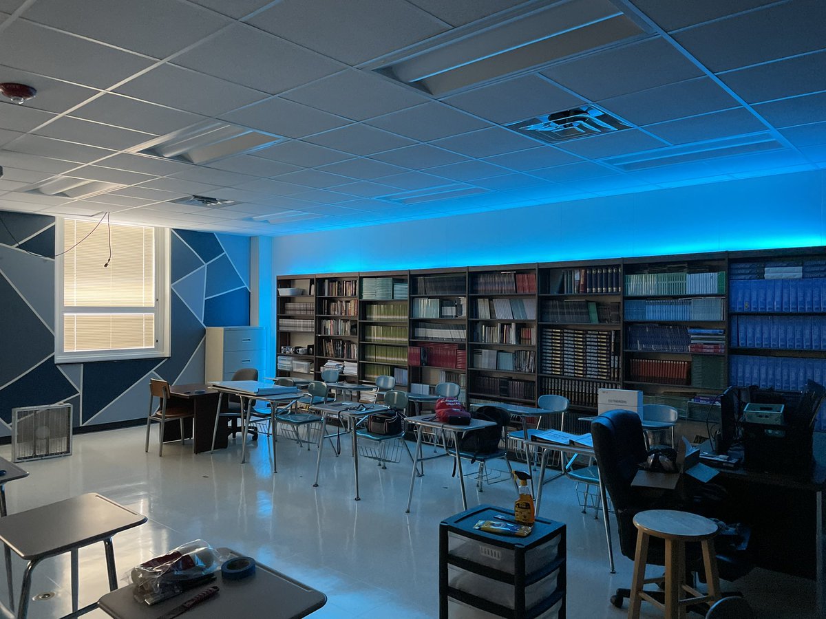 mrwolfe213's tweet photo. Room 212 is slowly but surely coming to life! 😬 https://t.co/2skNvcUaVX
