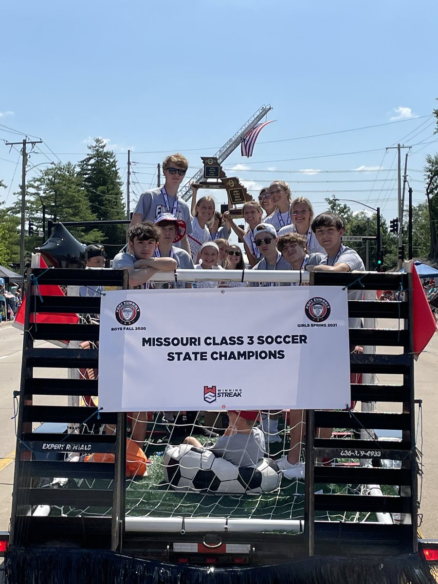 FZSouthsoccer's tweet photo. Great time at the parade! @FZS_Soccer @ZumSouth https://t.co/2FUZ6gZp2b