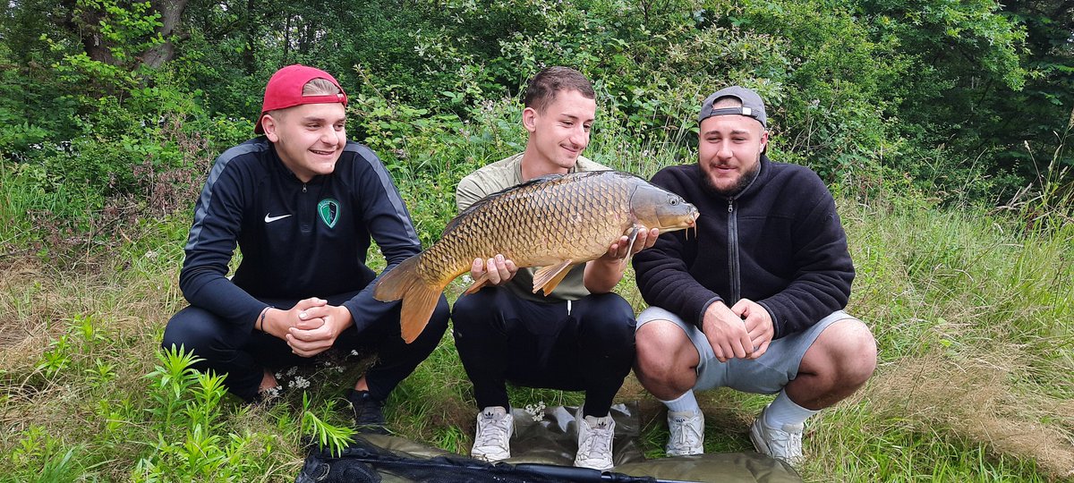 🎣💥Session Carpe💥🎣
Pour décompresser avant les deux rencontres cruciales de demain, nos carpistes se sont offert une ultime session où le fish à répondu présent !! Espérons que nos carpistes auront la même réussite demain face à <a href="/AndouilleC/">Andouille Football Club</a> &amp; <a href="/FCPontoise/">Football Club Pontoise</a>🤞