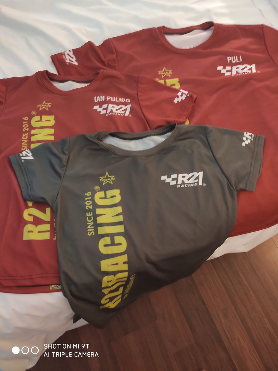 Hoy ha sido un día muy especial, ellos dicen que no es un equipo  y la verdad que tienen razón, son una familia que es más que un equipo, gracias por los detalles,  me lo he pasado genial en la Comida gracias a <a href="/R21Racing/">R21Racing</a> <a href="/McMarioF1/">Mario#021</a>  y todos sus componentes.