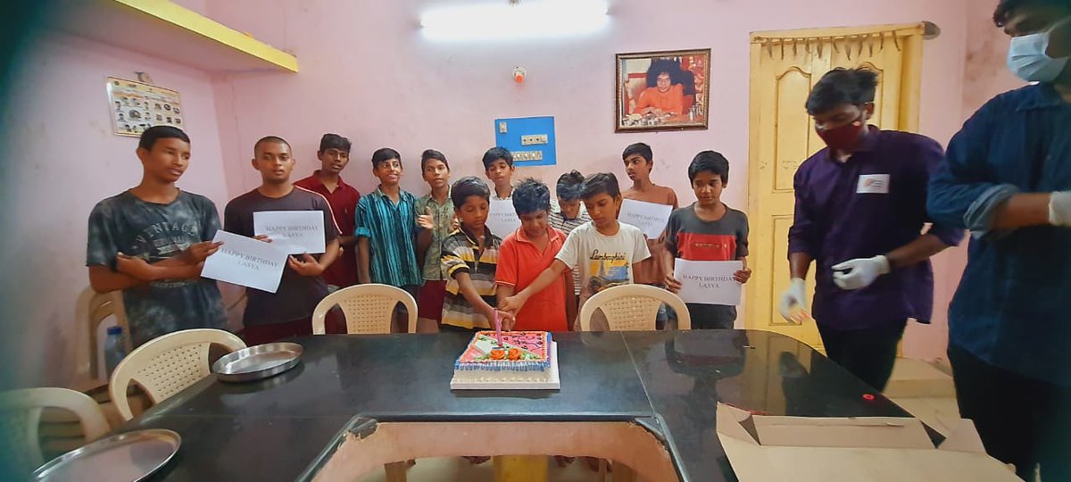 Streetsocialse1's tweet photo. Happiest birthday lasaya garu ,thanks for sponsoring ,pls bless her,@mrecianz @SonuSood @SoodFoundation @ishafoundation @KTRTRS @HanumaVihariFdn https://t.co/AXDPP5mXZX