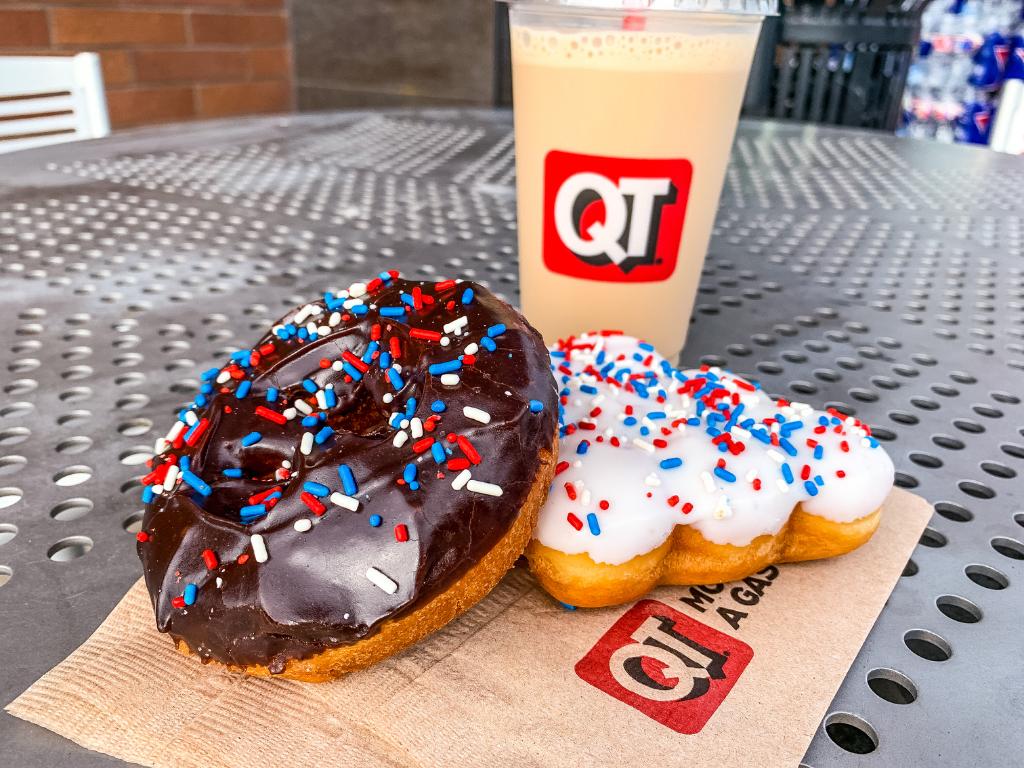 QuikTrip's tweet photo. You show up to the 4th of July cookout with a box of sprinkled donuts and all of a sudden you’re the favorite uncle https://t.co/LaAuBjsovl