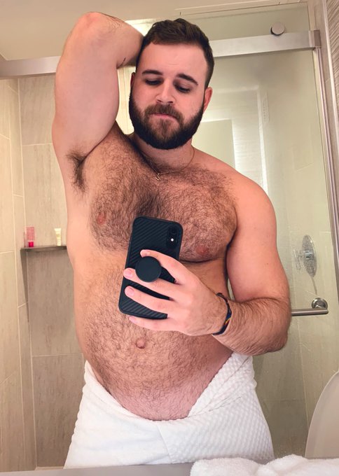 Something something hotel lighting 😌😌 https://t.co/LWzxuXedNo