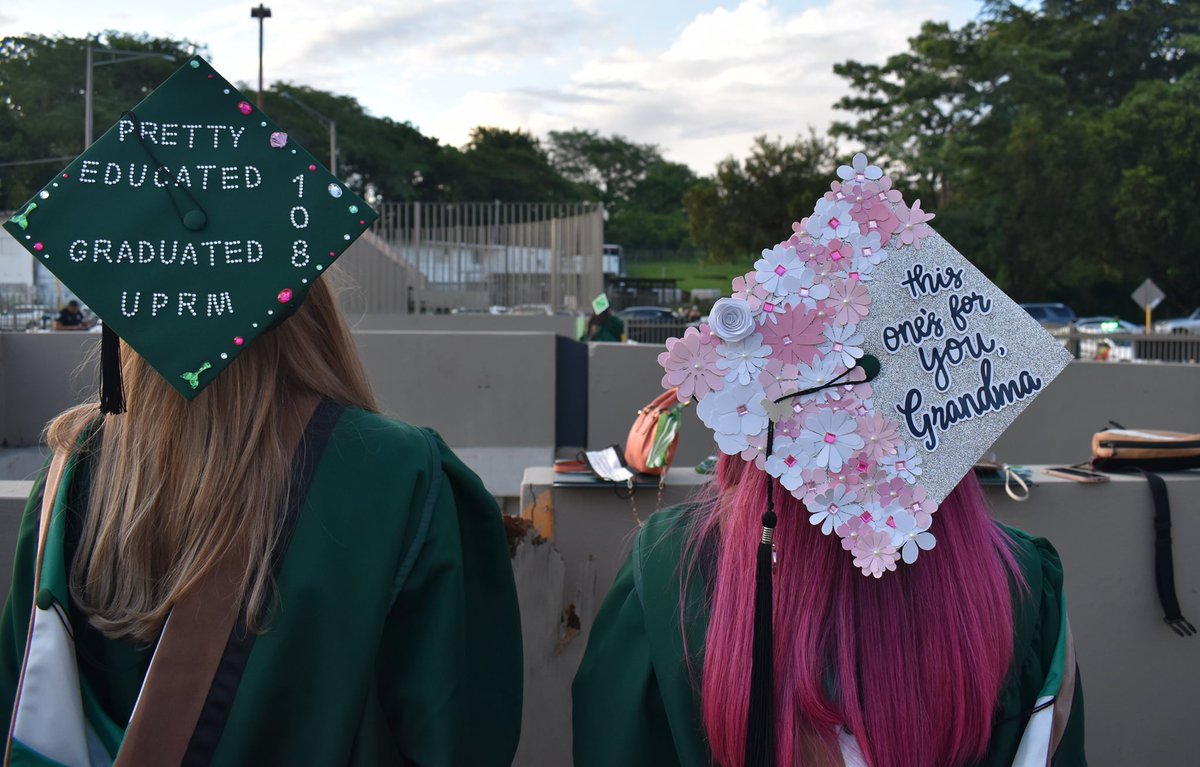 uprm's tweet photo. ¿Ya viste los birretes creativos de la #GradRUM108? Arte, humor, agradecimiento, motivación y más humor en los birretes de la #GradRUM2021: https://t.co/5ccDgtPgtG https://t.co/NIpE8Dz0kd
