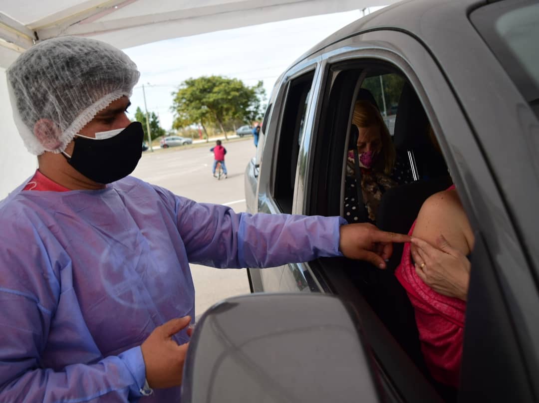 Minsaludlrj's tweet photo. #SaludAvanza
Desarrollamos una nueva jornada de #Vacunauto 🚗

👉Este sábado realizamos  una nueva Campaña de Vacunación Antigripal #Vacunauto destinada a personas de 65 años, niños y niñas de 6 a 24 meses, y grupos de riesgo. 

📌 Se repetirá este domingo de 14 a 17 hs https://t.co/eovlDIoC0a