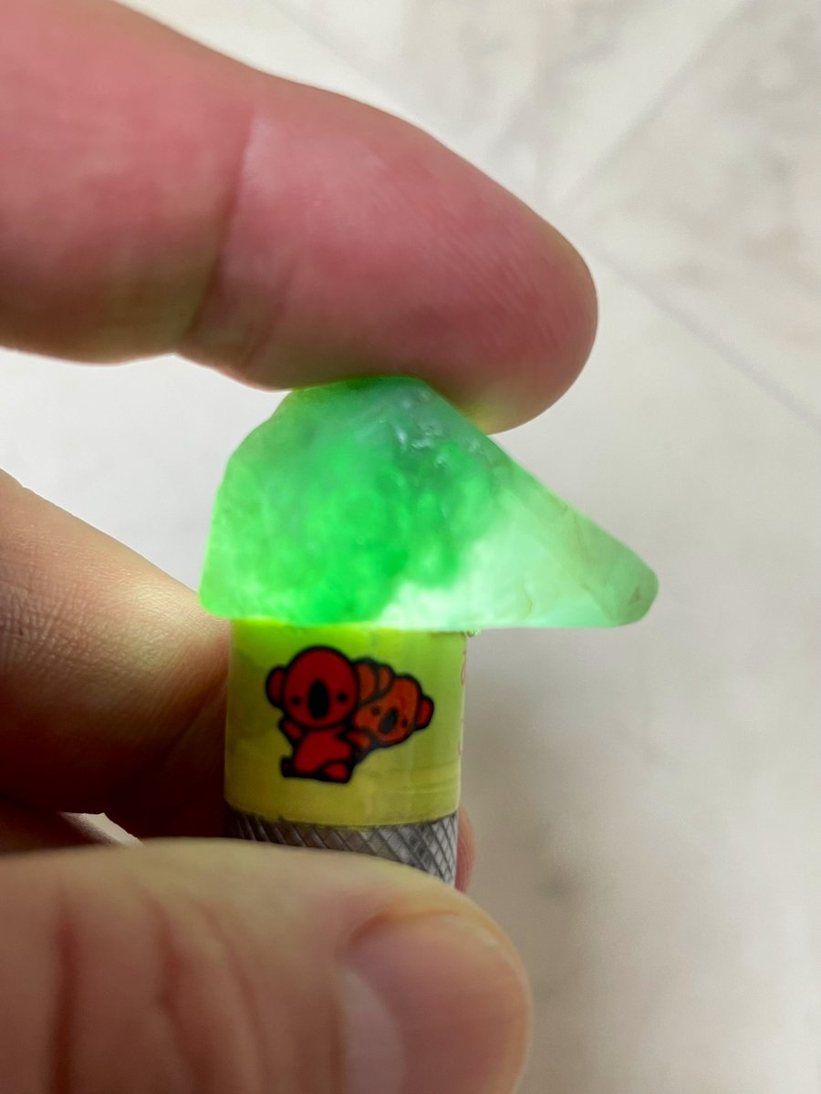 今日のヒスイは、 小さめな、琅玕（ロウカン）です😁 油を垂らした様な