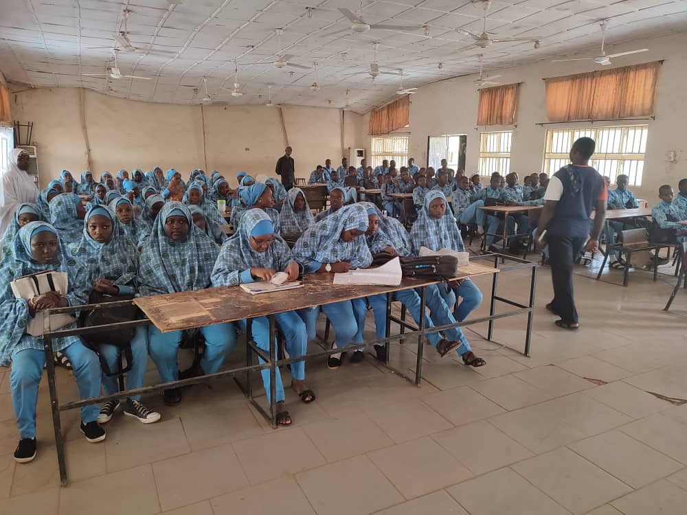 Medlabconvo's tweet photo. Following an invitation from Khalifa International Model School, the team had no choice but to share with them the gospel as the #MLSCD wave kept sweeping round Sokoto, this was followed by a visit to Usman Danfodiyo University Secondary School, Sokoto. https://t.co/kqUX7Gm3dv