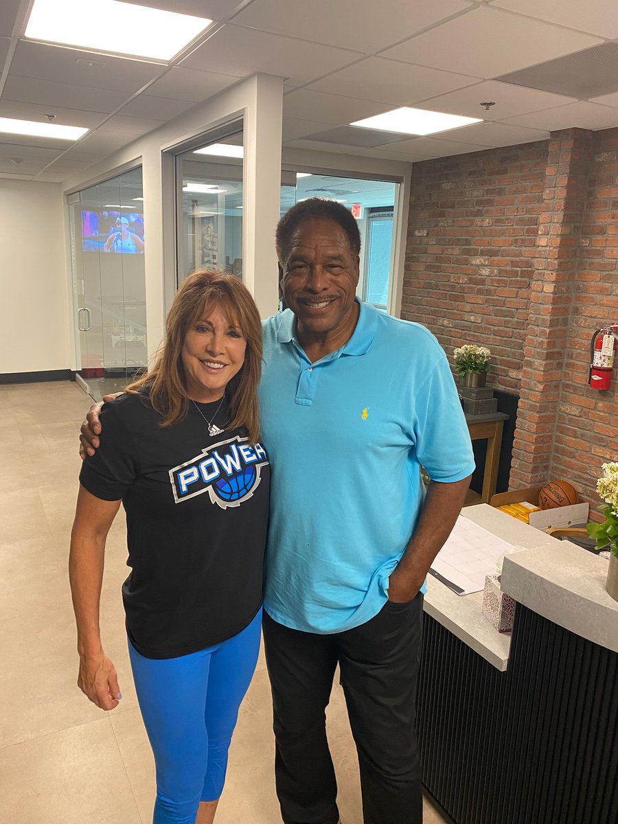 NancyLieberman's tweet photo. So happy to see my old friend @DaveWinfieldHOF @proactivesp @thebig3 
@icecube @EmilyCapretta @CuttinosLife #JoeAlexander
#RoyceWhite #LosAngeles https://t.co/gS9dEoD1Qi