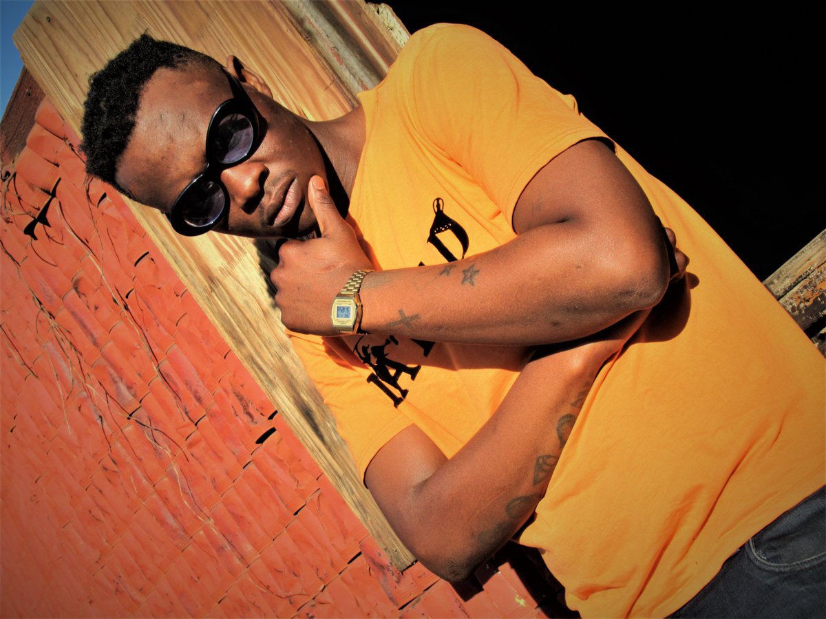 MATEDLS1's tweet image. What are you waiting for 
Enjoy good music 😎

#RoadToThebeEaKhaleEp
First ketlo drop a live 
Performance video 🎥 ea Mahali 
After ke drop Music Video
#KeNako 🤞🎥📸💽
👇📲
Download link : dokofala.co.za/downloads/d/ma…