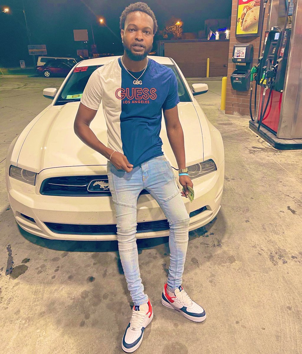 JuiceBillion_'s tweet photo. Loyalty be taken 4 granted but idk no other way, I kan handle it 💯 #GBG4L🌐 #LLNard u see gang all on da whip https://t.co/51sxyy9sDl