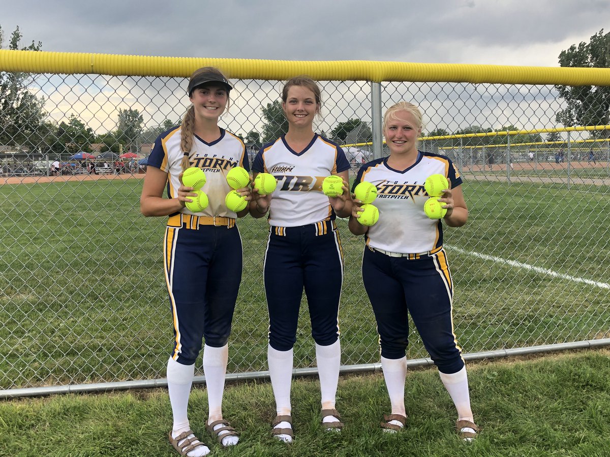 KathyGehl's tweet photo. Super proud of Topeka Smoke Storm for competing at such a high level at the massive Colorado Sparkler. @grace_gehl had 4 home runs, with 2 in the last game to tie it at the end of regulation. All these girls are the 💣 💙💛 @Topeka_Storm https://t.co/jS0RUqszUN