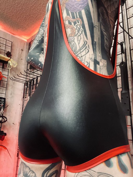 How do you feel about singlets?  I just shipped this pair, fully loaded 😈 Message for your clothing item