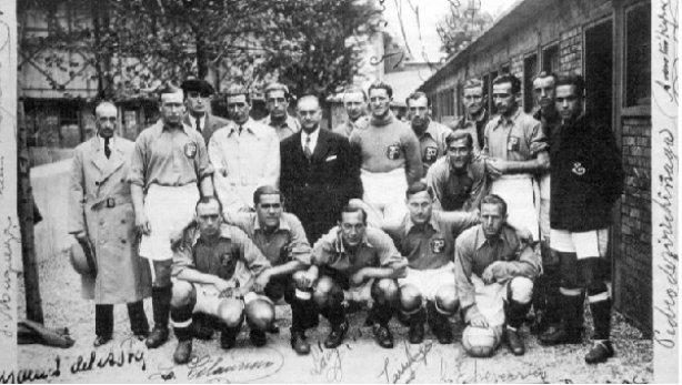 History Liga MX on Twitter: "A finales de 1937, llegaron a México. Ganaron sus 10 partidos y sus jugadores llamaron la atención de los equipos sudamericanos. La España sublevada se ganó la
