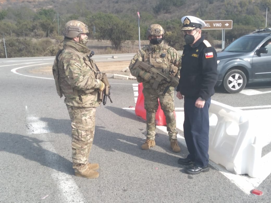 Armada_Chile's tweet photo. ⚓Seguridad e Intereses Territoriales⚓
El Director de Intereses Marítimos y Medio Ambiente Acuático, Contraalmirante LT Jorge Imhoff visitó al personal desplegado en Concón, la Aduana Sanitaria de #Veramonte, el Punto de Control Sanitario Cuesta Zapata y #Casablanca. https://t.co/M2CkoY7BB1