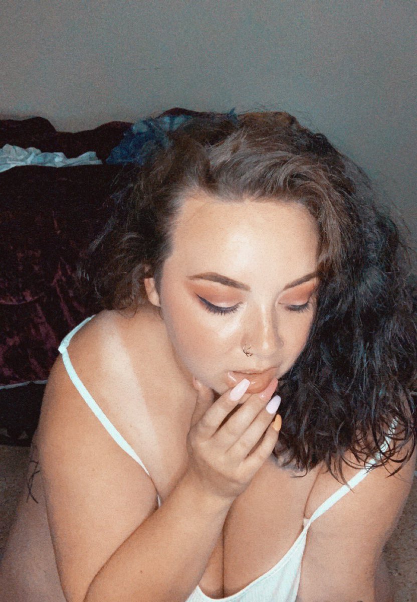 LilahJane69's tweet photo. Who’s ready to pay for my weekend fun? 😏 https://t.co/4RYPAacpDl