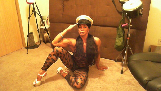 Latia Del Riviero’s pics and videos