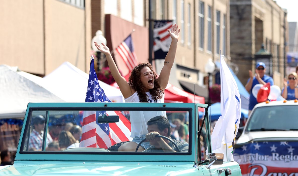 CvilleTigers's tweet image. WE KNOW HER!! WE KNOW HER!! @MiraculousKC was the grand marshal in the Fourth of July Parade in Campbellsville!

#WeAreCU