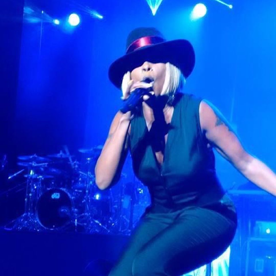 natalieeveradio's tweet photo. 6 years ago today, with @maryjblige Manchester Apollo. Lil duet on #notgoncry made my life - pardon the pun 😉 #maryjblige https://t.co/JcysnS124J