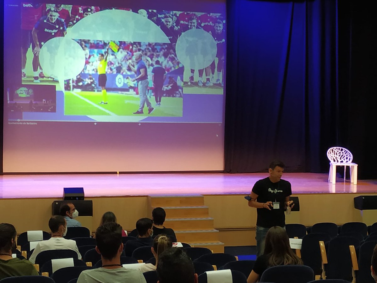 <a href="/Sernava79/">Sergio Navarro</a> cierra el día de hoy compartiendo su experiencia en el Levante UD.

Día de compartir conocimientos y de reflexionar en #AIPAFBARBASTRO