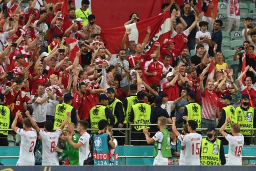 nouvelliste's tweet photo. Euro: le Danemark en demi-finale, vainqueur (2-1) de la République tchèque
#Football #Euro #Unetefootball #Ticket #Nouvelliste #Magik9 #visaFM #Tele20 #Soccer
Photos: AFP
https://t.co/7xv9PiBTA4 https://t.co/xHpvi0MOWE