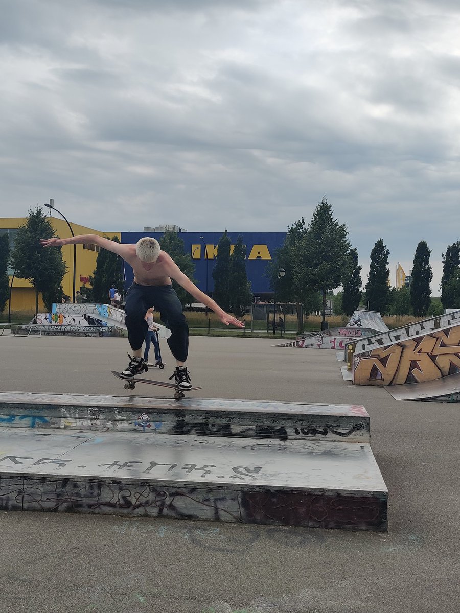 basss_com's tweet photo. Rubi skaterboy #skaterboy #skatergirl #Grinding https://t.co/WbUUHeN1fv
