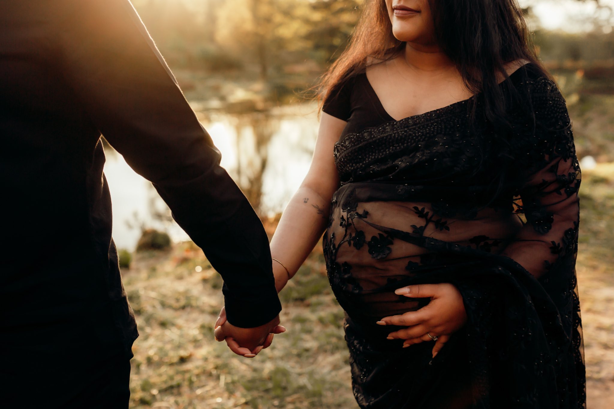 Loukiya on X: Her maternity photoshoot #saree #SareeTwitter