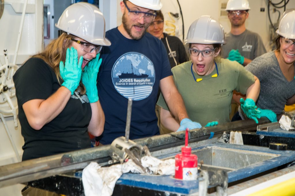 US_SciOD's tweet photo. @jer_science WE LOVE MUD!
📸 From #IODP #Exp395C #Exp378 #Exp382 #Exp385 https://t.co/JpGKvyEyZY