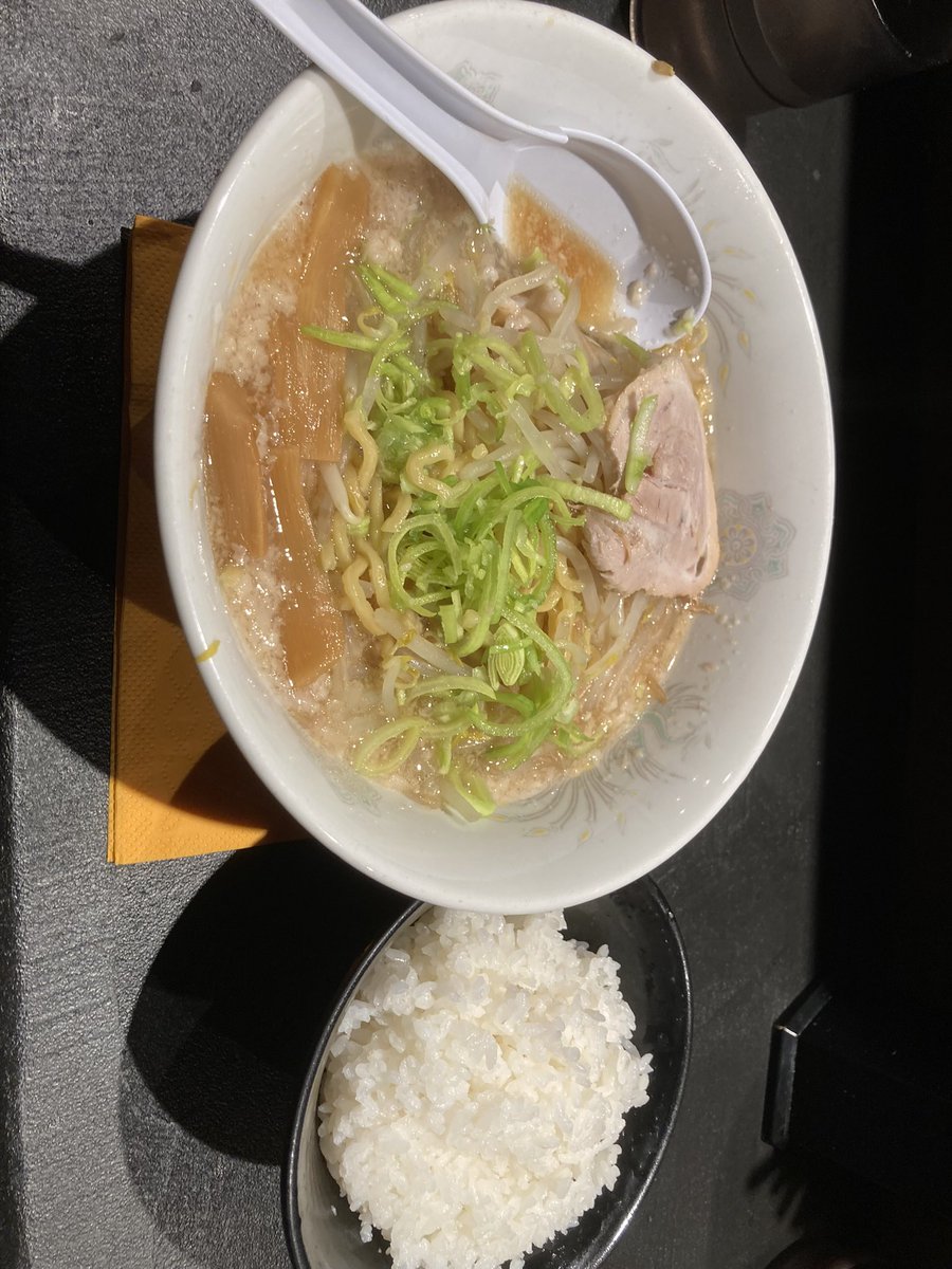 0_8_0_8's tweet photo. なりたけラーメンおいしかったよんin paris https://t.co/oXMpKPweUZ