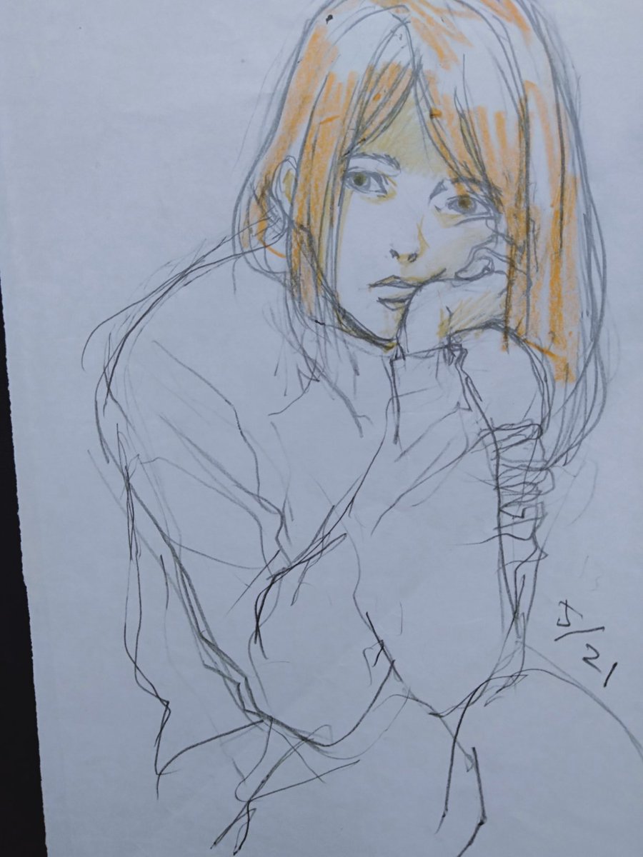 sim_kyrm's tweet photo. 顎を乗せてるポーズって単に楽だからというのではなくて、キャラの性格や置かれてる状況や心境といった意匠を盛り込むものだと思うのです。それに見合ったものでないと不自然だったりぎこちないものだと困るのです。虚勢を張ってるとき、意地を張ってるときわざとぎこちないポーズに描く時もありますね https://t.co/E5cB4M7xcc