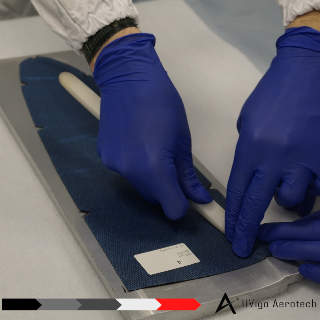 Gracias a que nuestros moldes, proporcionados por nuestro patrocinador Alpha Mecadis, han sido fabricados en aluminio, estos pueden pasar por una doble rotación en autoclave, indispensable para la fabricación del aeromodelo.