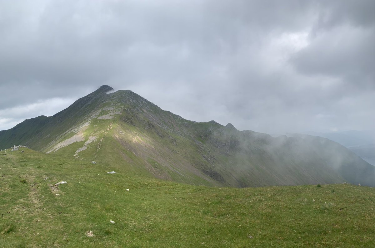 dektasker's tweet image. Great walk up Beinn a’ Bheithir. Love the romance of the clouds hugging the mountain and some great rays of light on the hills. Just love the hills.
