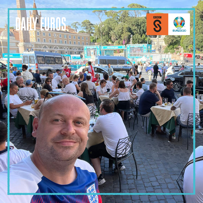 5liveSport's tweet photo. England fans in Rome are showing their support for Gareth Southgate’s side 🦁💪

"Football's coming home has just come on on the loudspeakers." - @Iandennisbbc 🗣

#BBCFootball #BBCEURO2020 #UKRENG