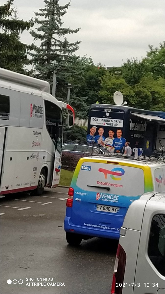 Ce soir on partage notre lieu de villégiature 🙂 
Ils nous surveillent les bougres...