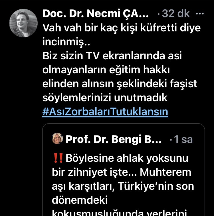 bengibaser's tweet photo. @esenol Destekleyen böylesi, meslektaş olmaktan hicap duyduğum tipler de var üstelik!.. Bu bir hekim!.. Hastalarına yazık … https://t.co/MfcrLoxFm7
