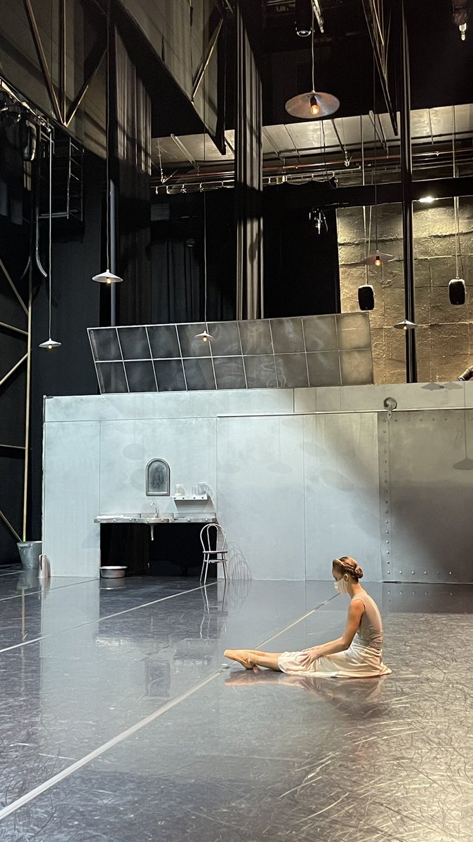 RiccettoMaria's tweet photo. Difícil explicar lo que significa volver al escenario después de varios meses de virtualidad. El @BNSballet luce espectacular en UN TRANVÍA LLAMADO DESEO. Nos quedaron 5 funciones por hacer de la programación de marzo y este 6/07 volvemos al @AuditorioSodre con toda la ilusión!!! https://t.co/UKM4c07xka